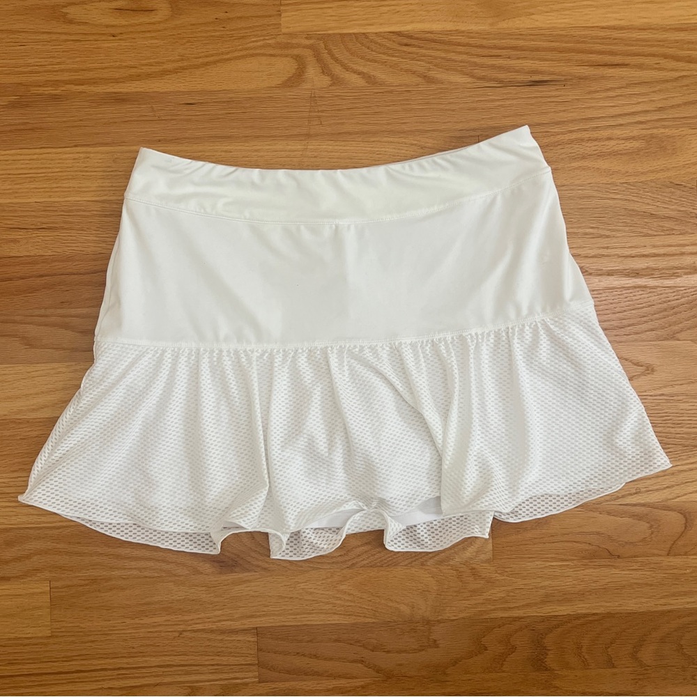 Vineyard Vines White 15” Mesh Sport Skirt